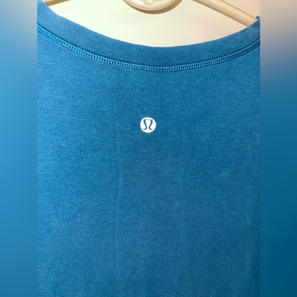 Lululemon short sleeve shirt - Picture 3 of 3